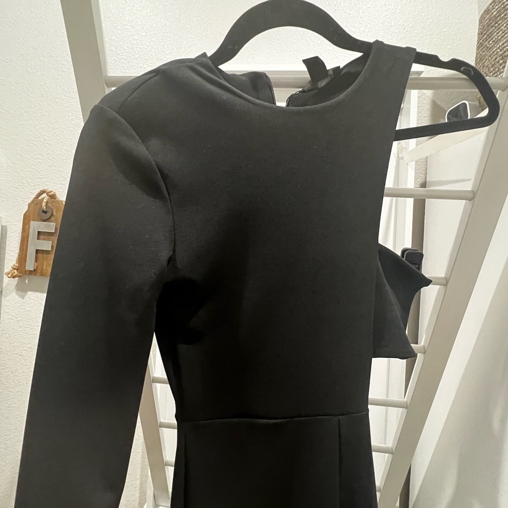 PrettyLittleThing Black Cut-Out Jumpsuit - Picture 6 of 7